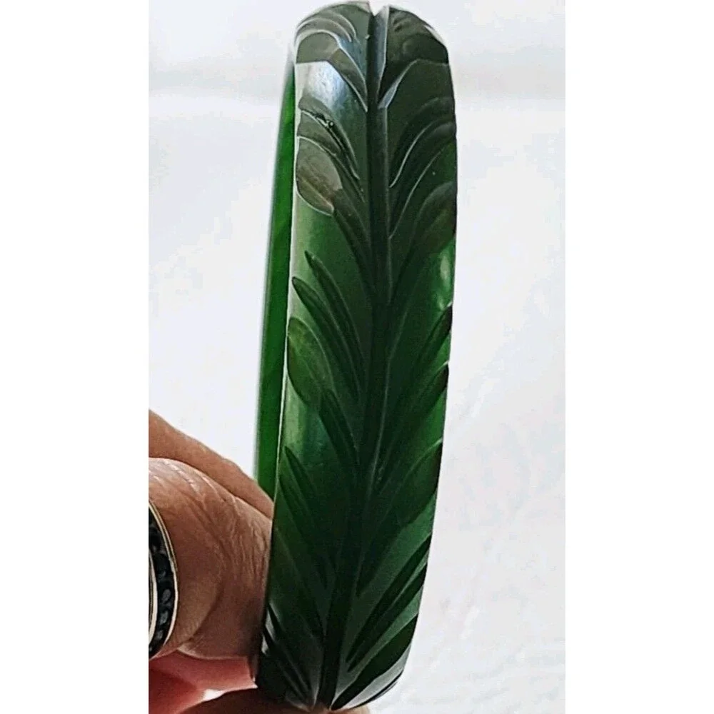 Vintage Bakelite Carved Green Bangle Bracelet 7.75